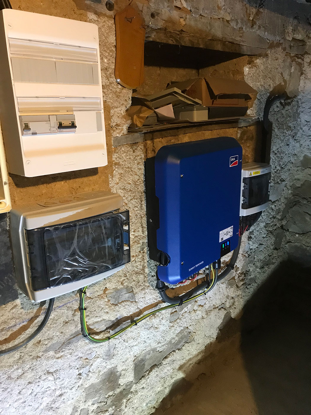Installation photovoltaique sur toit en lauze b